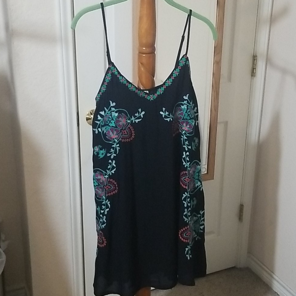 Sleeveless Floral Dress - Picture 1 of 4